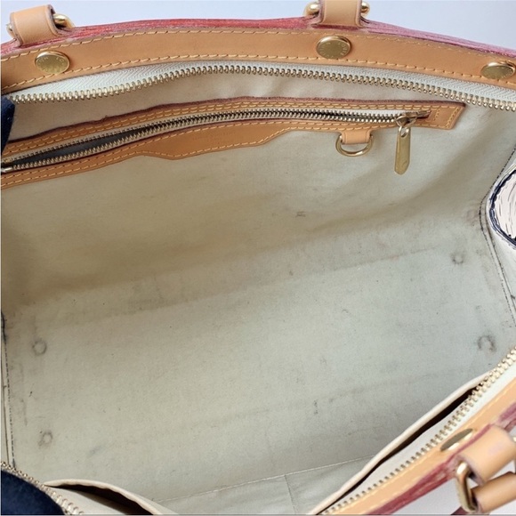 LOUIS VUITTON / Black Vernis MM
(AUTHENTIC) - Picture 5 of 15